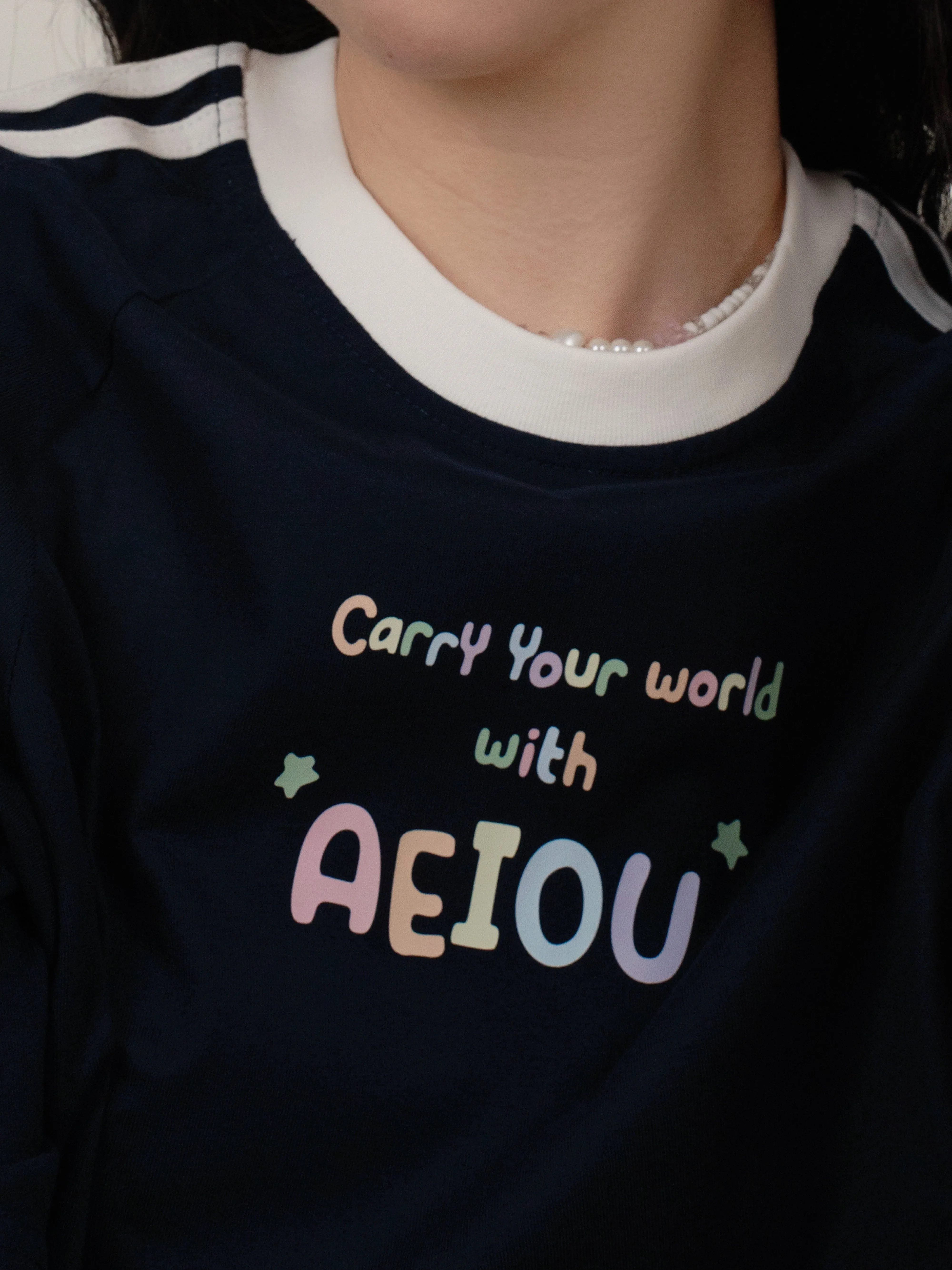 [EM] AEIOU T-Shirt Collection NAVY BLUE